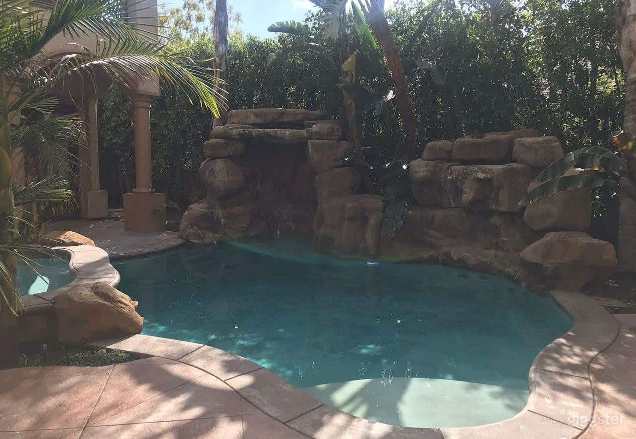 Breathtaking Pool with Jacuzzi Photo 2