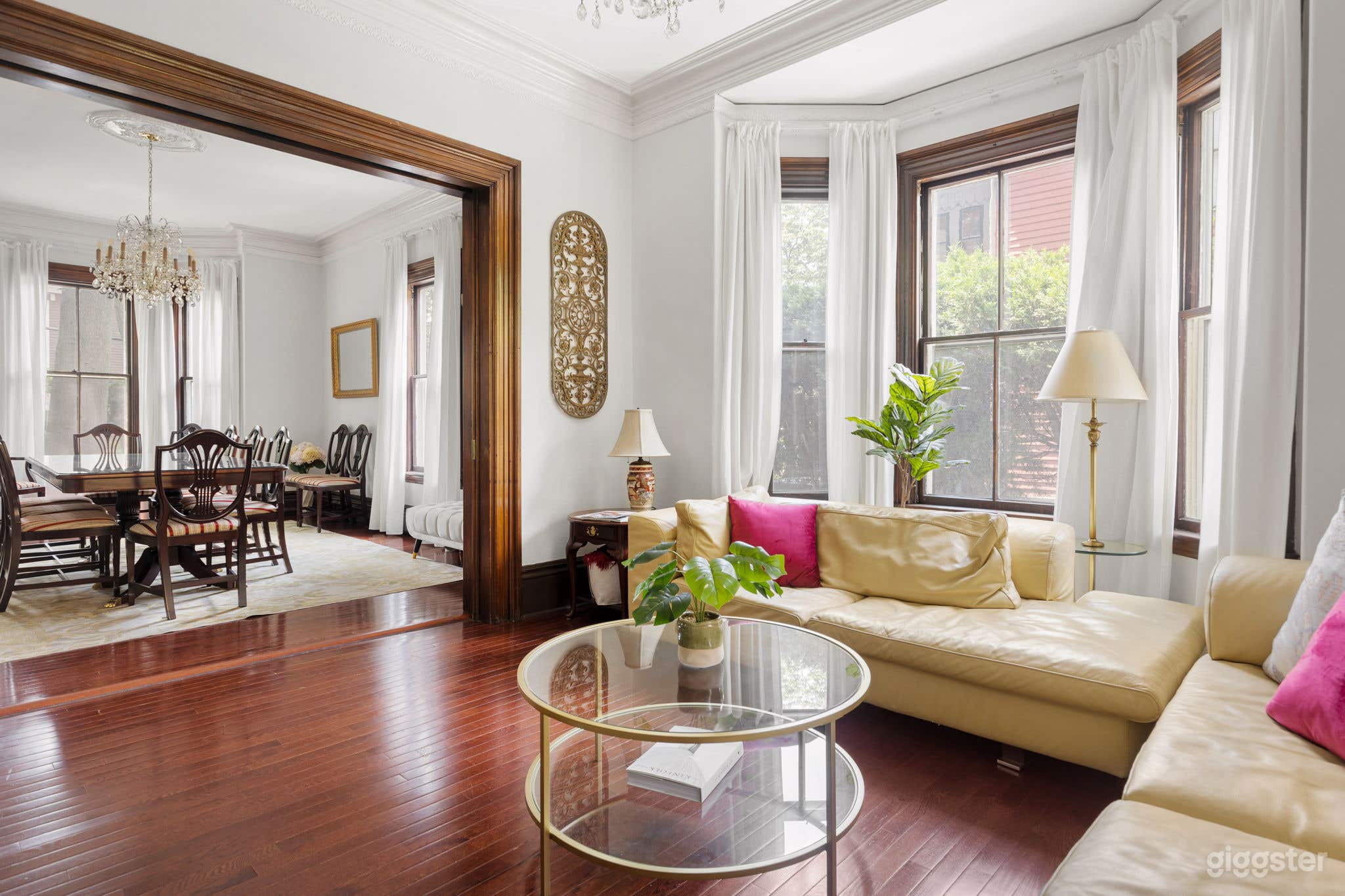 Grand historic home on quiet street near Harvard Photo 4