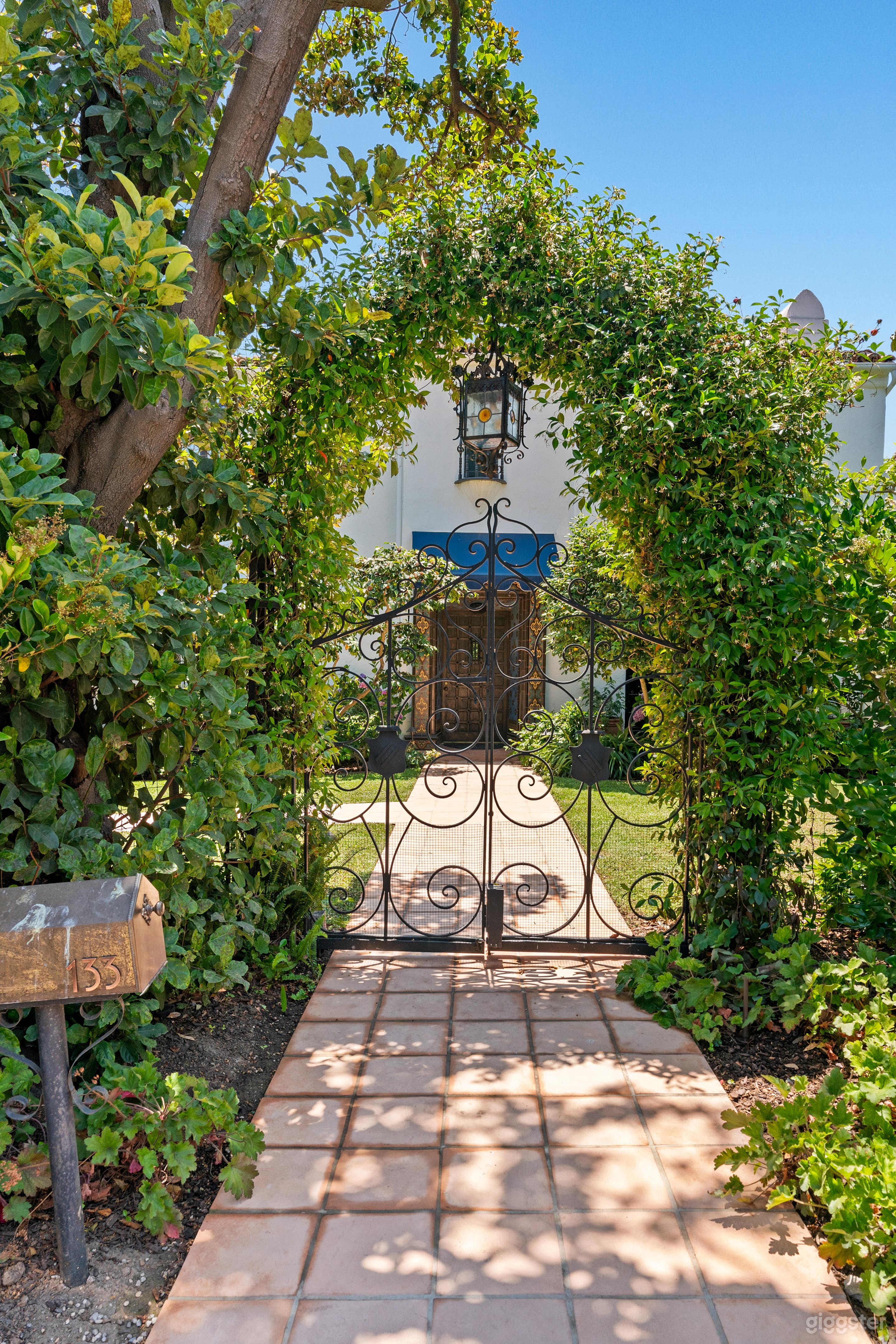 Classic Spanish Estate with Iconic Architecture Photo 3