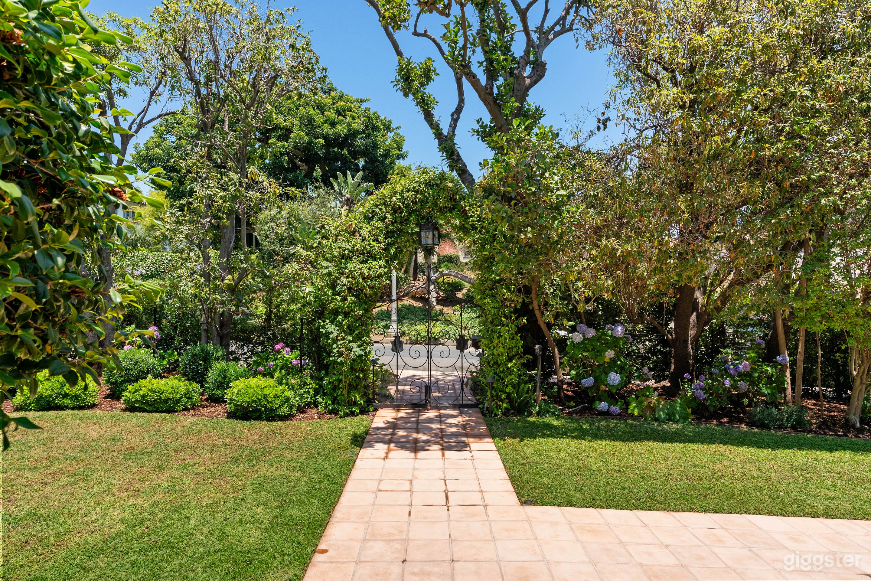 Classic Spanish Estate with Iconic Architecture Photo 2