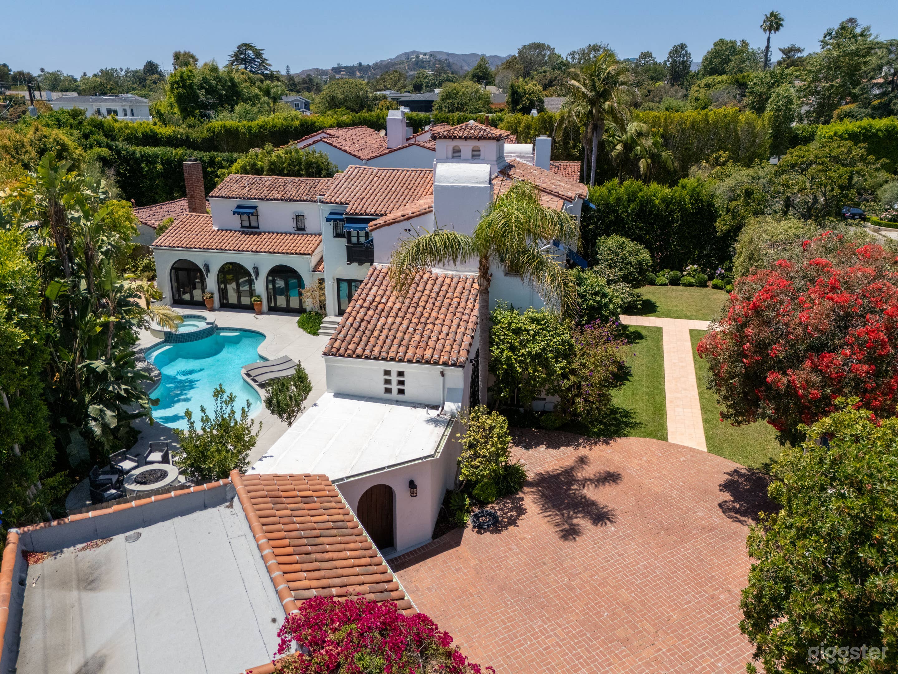 Classic Spanish Estate with Iconic Architecture Photo 1