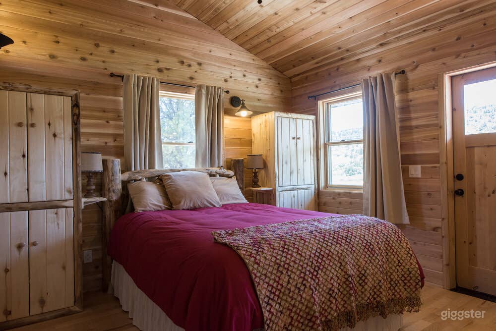 Country-style Cabin 2 with Veranda  Photo 3