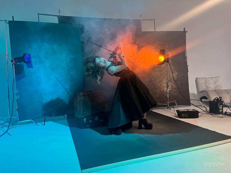  We have many backdrops and lighting options, add a lighting tech for best resutls. 