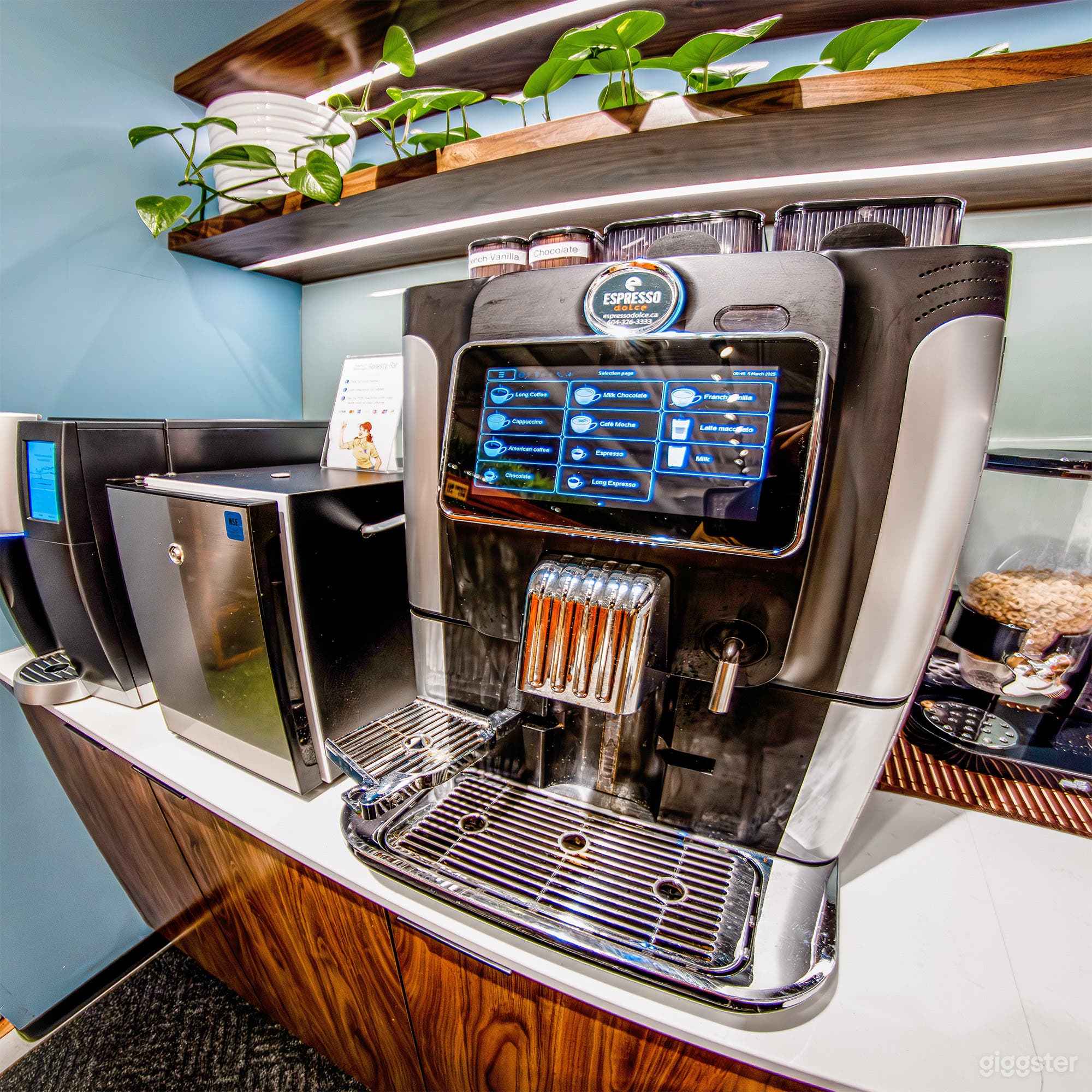 Small Meeting Room for 4 Photo 3