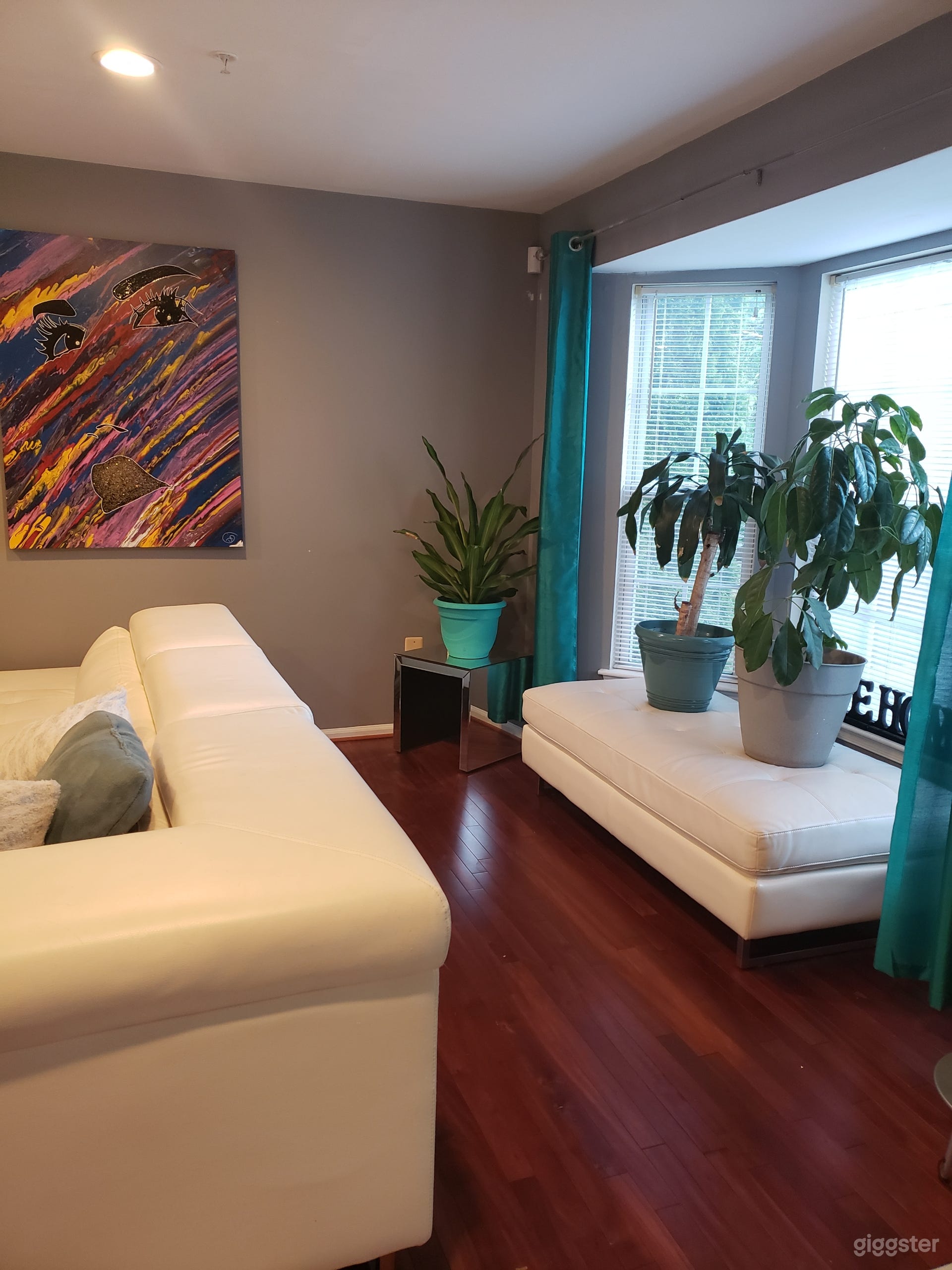 Contemporary Chic And Chill Photo 2