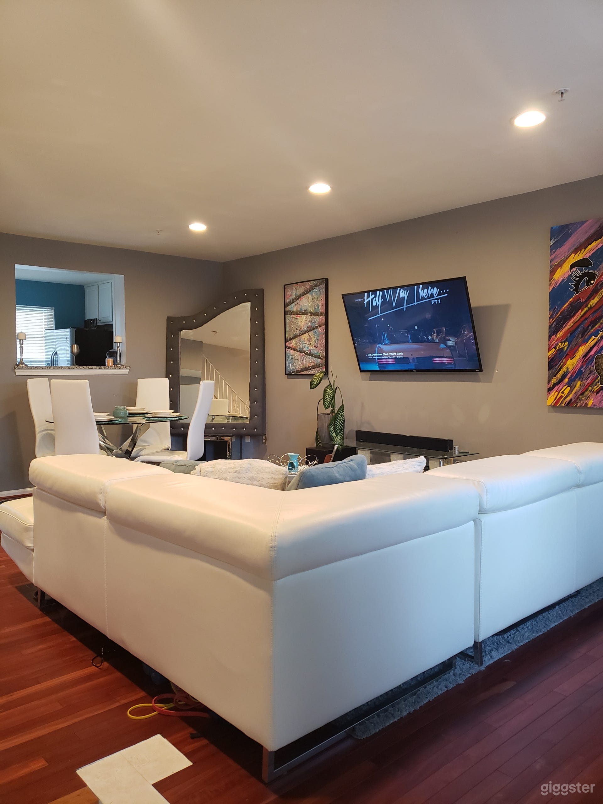 Contemporary Chic And Chill Photo 3