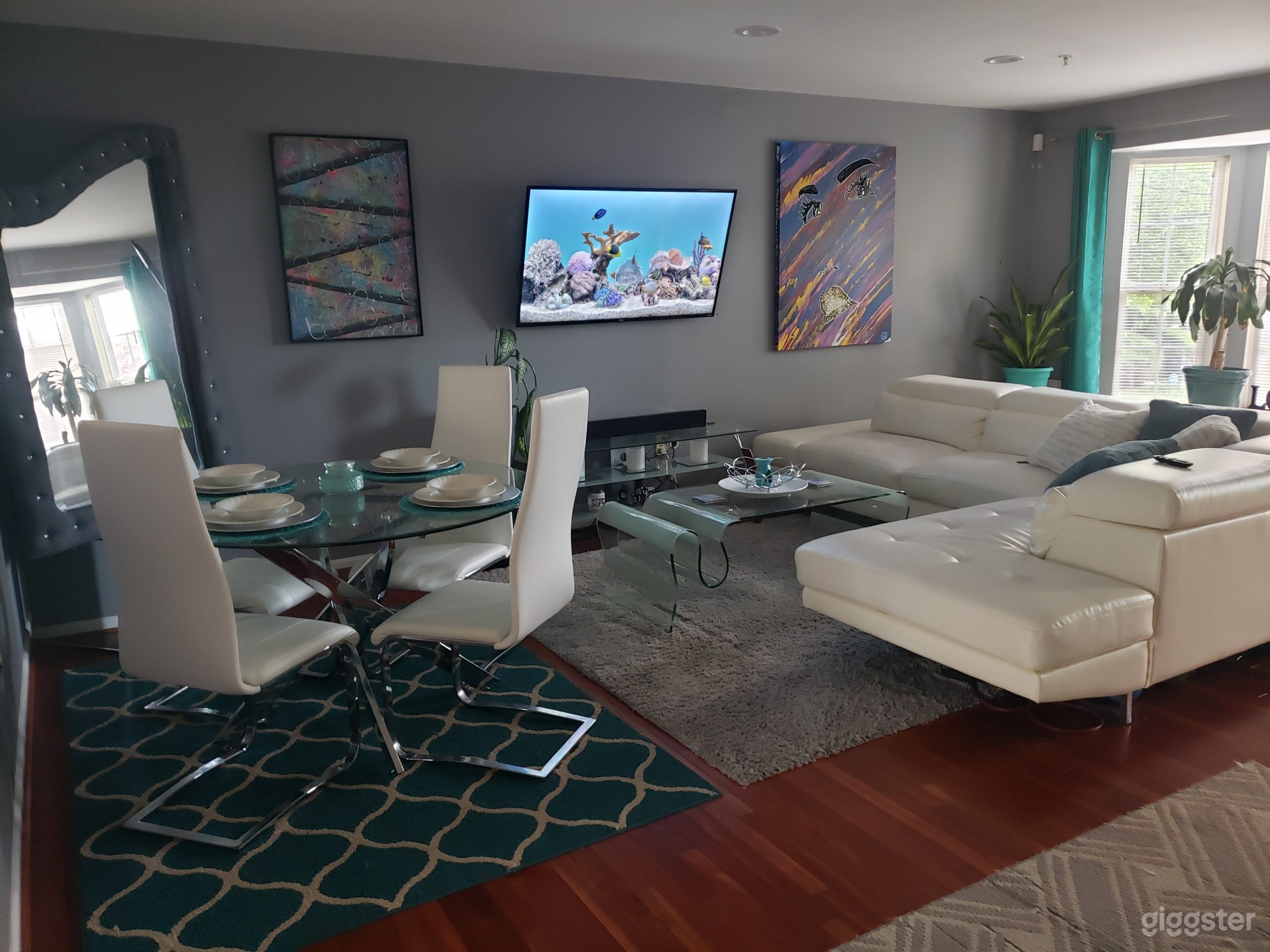 Contemporary Chic And Chill Photo 1