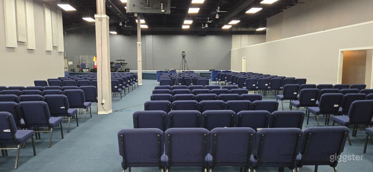  Spacious 4,000 sq ft Venue w/ 18' Ceiling 