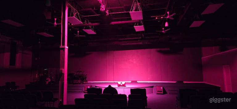  Spacious 4,000 sq ft Venue w/ 18' Ceiling 