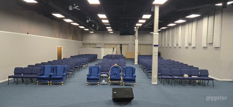  Spacious 4,000 sq ft Venue w/ 18' Ceiling 