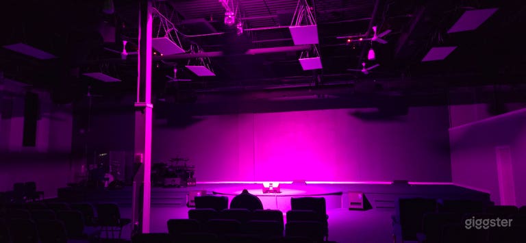  Spacious 4,000 sq ft Venue w/ 18' Ceiling 