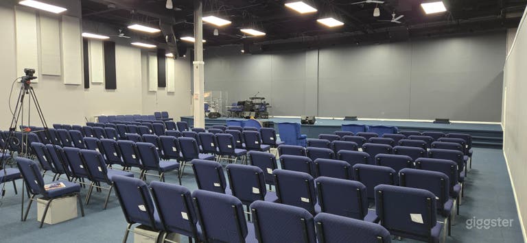  Spacious 4,000 sq ft Venue w/ 18' Ceiling 