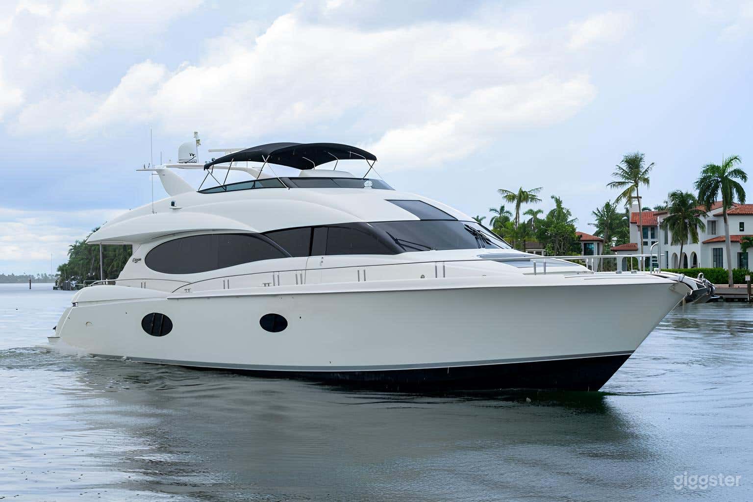 84" Lazzara Yacht Photo 1