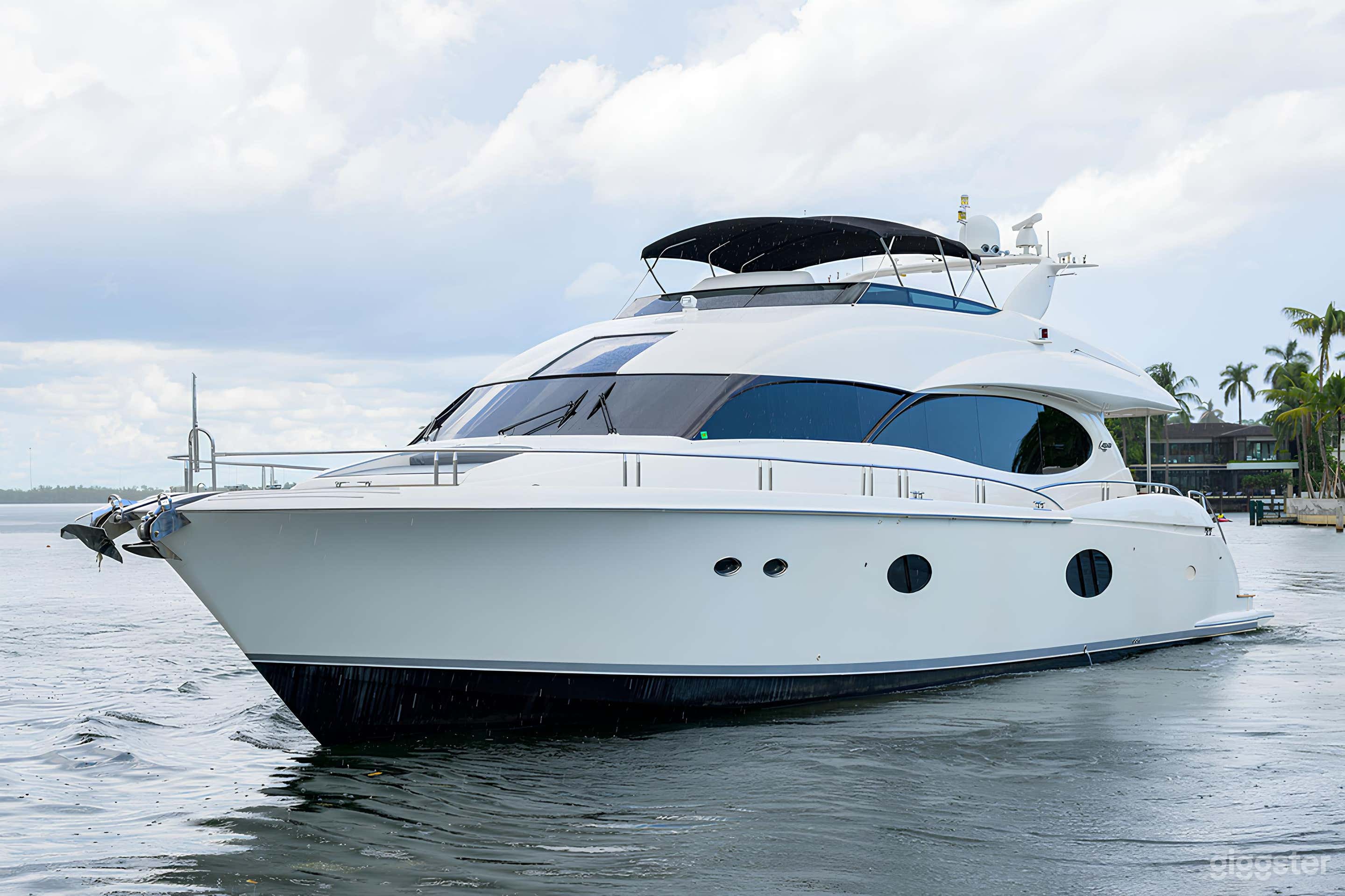 84" Lazzara Yacht Photo 3