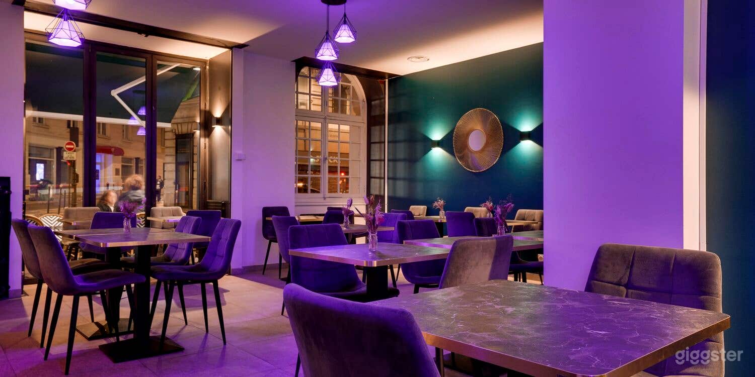 Photo de Restaurant et bar à cocktails moderne avec un bar élégant 4