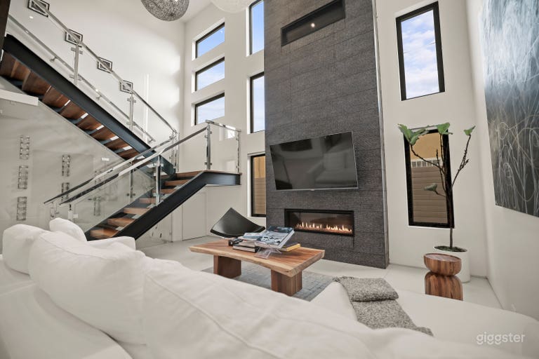   CRESCENT HEIGHTS MODERN LUXE POOL/ DRAMATIC LINES 