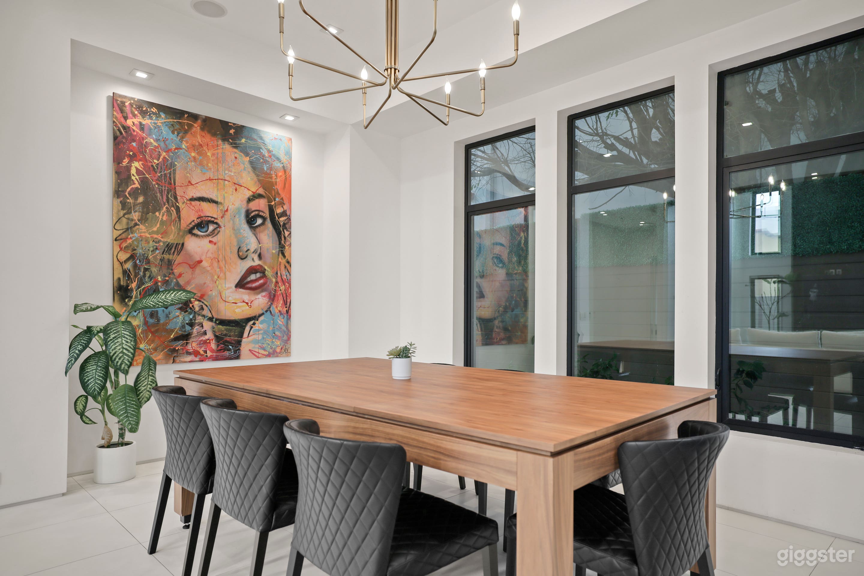  CRESCENT HEIGHTS MODERN LUXE POOL/ DRAMATIC LINES Photo 3