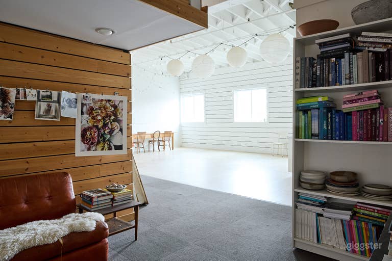  Photo studio with kitchen, props, and natural light 