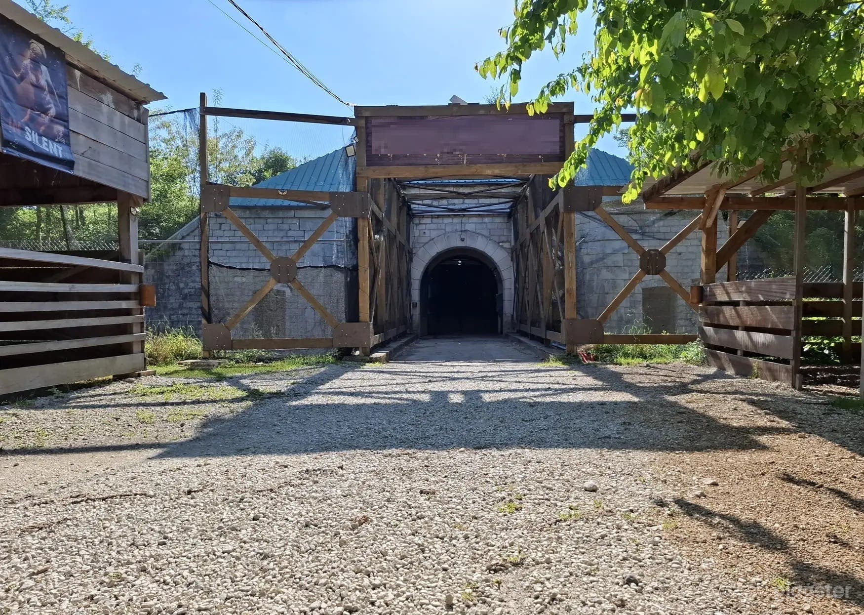 Photo de Historic Military Fortress with Underground Bunkers & Tunnel 4
