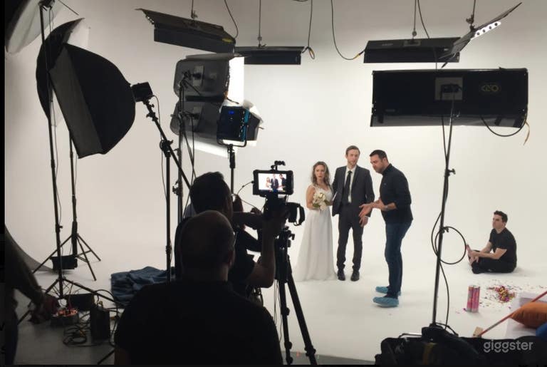  Urban Studio, Enormous Cyc Wall and Awesome Vibes! 