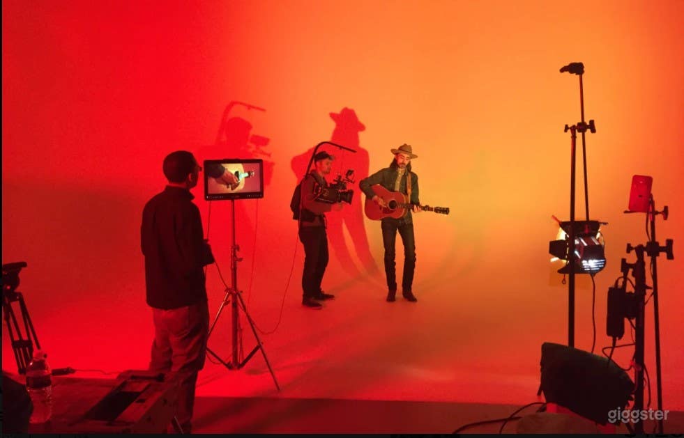 Urban Studio, Enormous Cyc Wall and Awesome Vibes! Photo 3