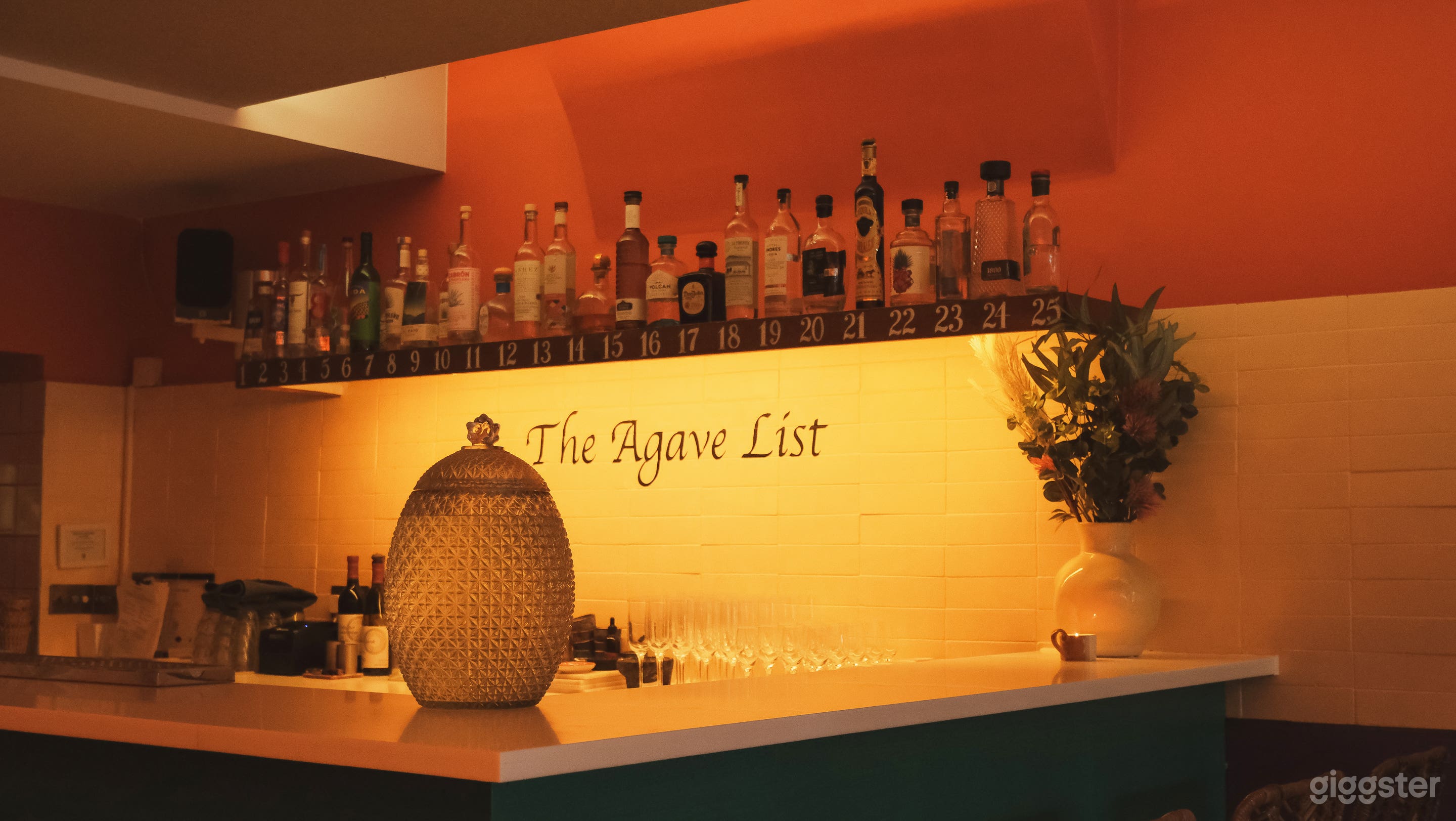 Beautiful Independent Bar Space  Photo 3