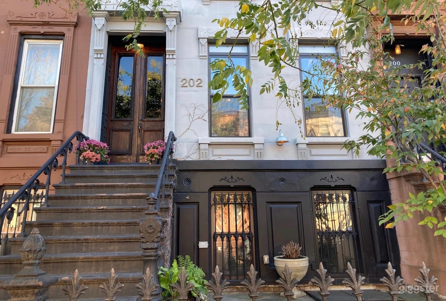 Brownstone with Black Bedroom and Backyard Oasis Photo 2