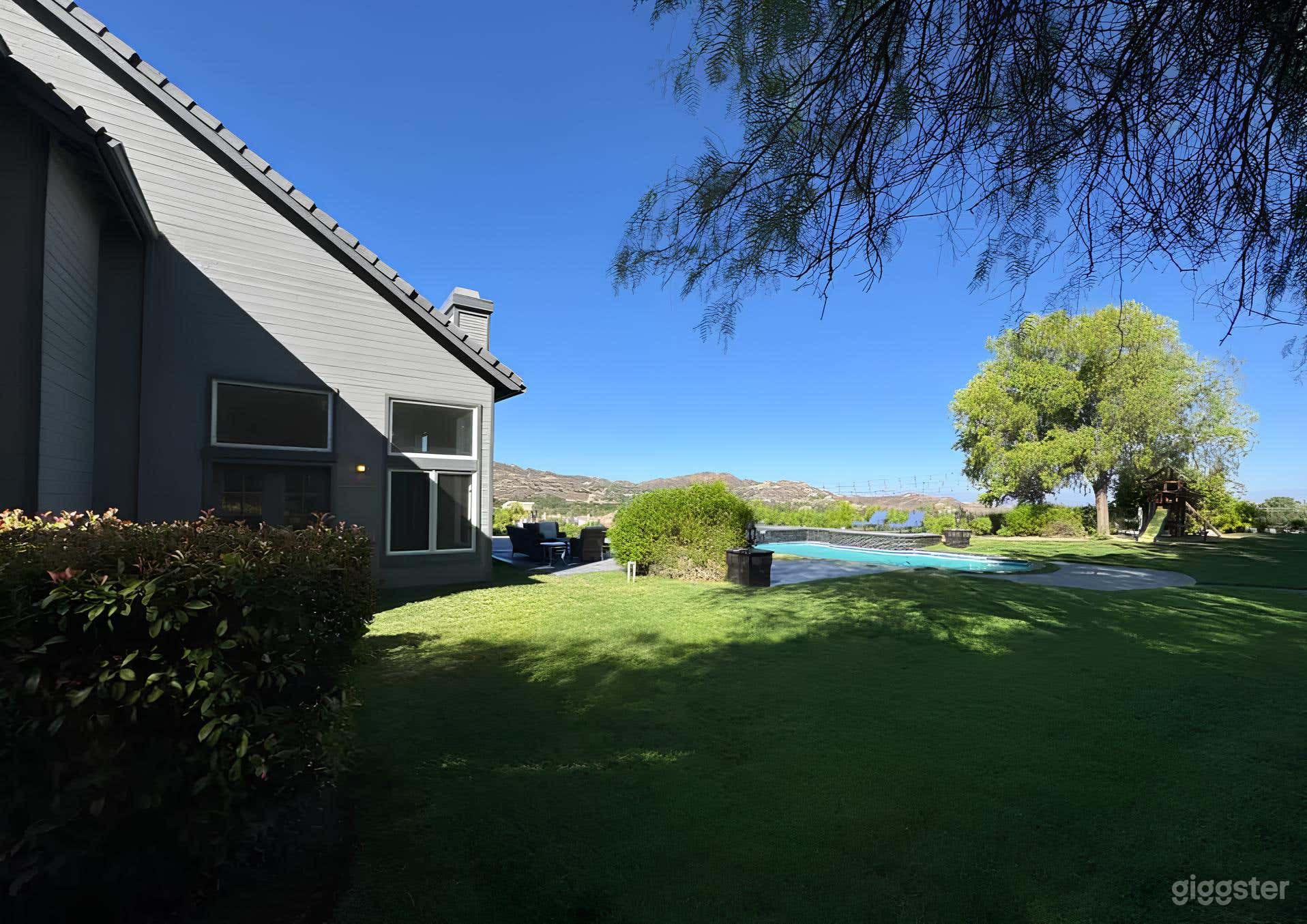 Gorgeous Pool Surrounded by Mountains Photo 4