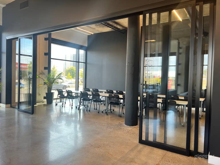  Modern Corporate Training Room  