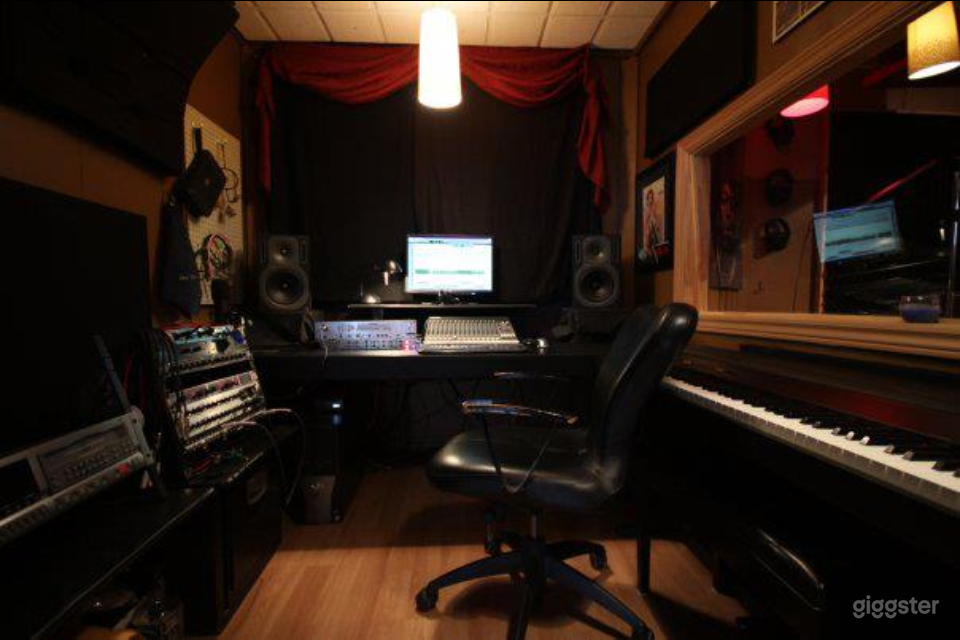 The Classic - REHEARSAL STUDIO Photo 4