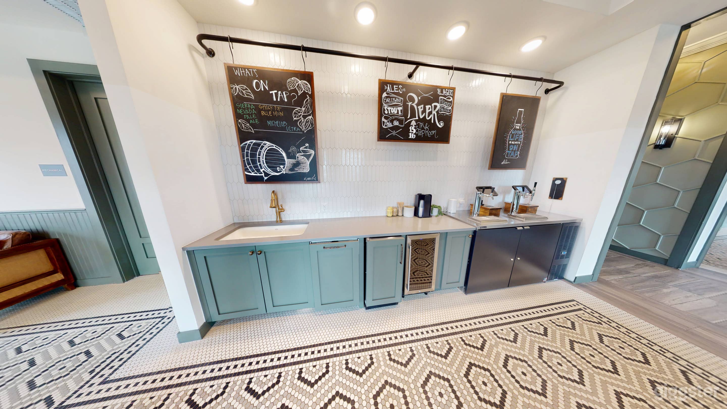 Charming Clubhouse for Events &amp; Productions Photo 4