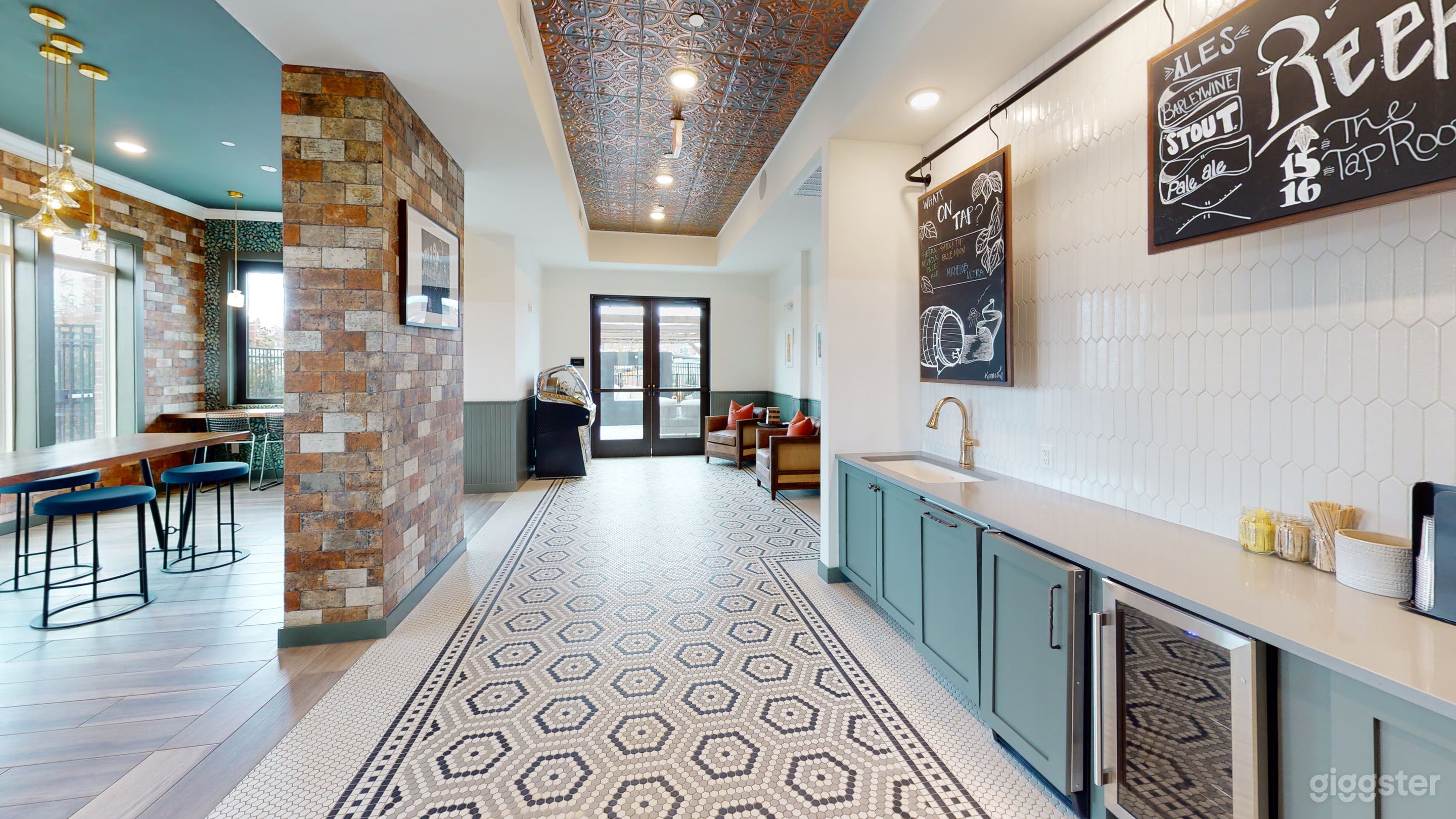 Charming Clubhouse for Events &amp; Productions Photo 2