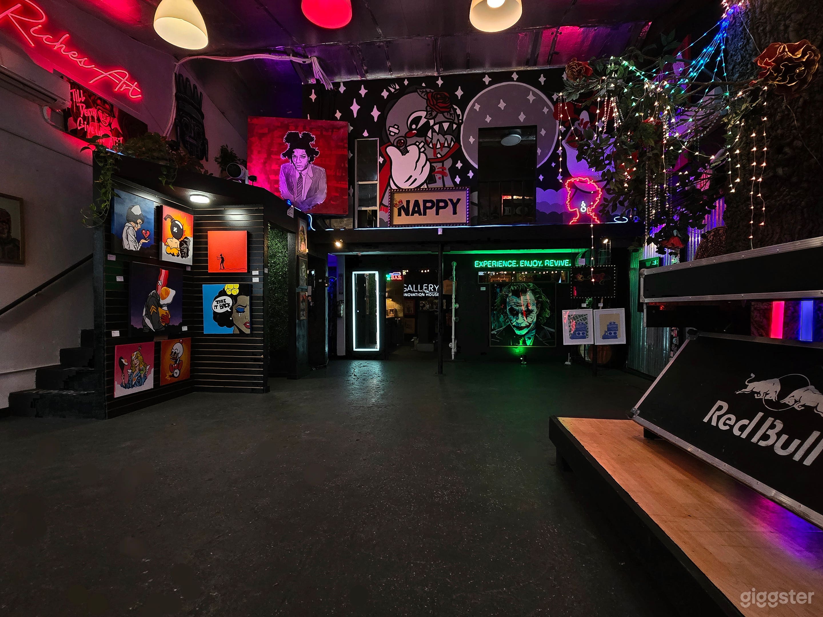 RichesArt Gallery Photo 2