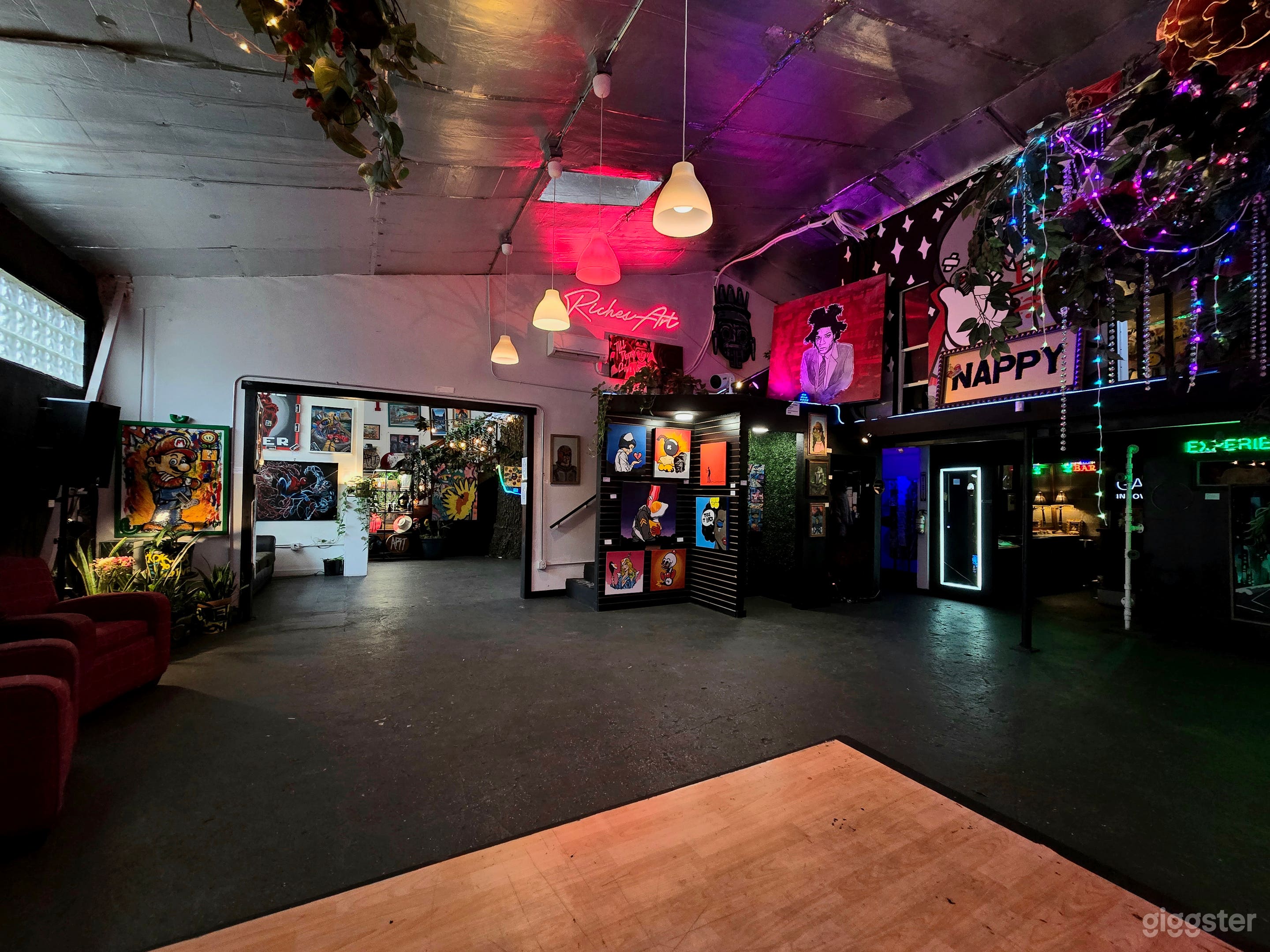 RichesArt Gallery Photo 3