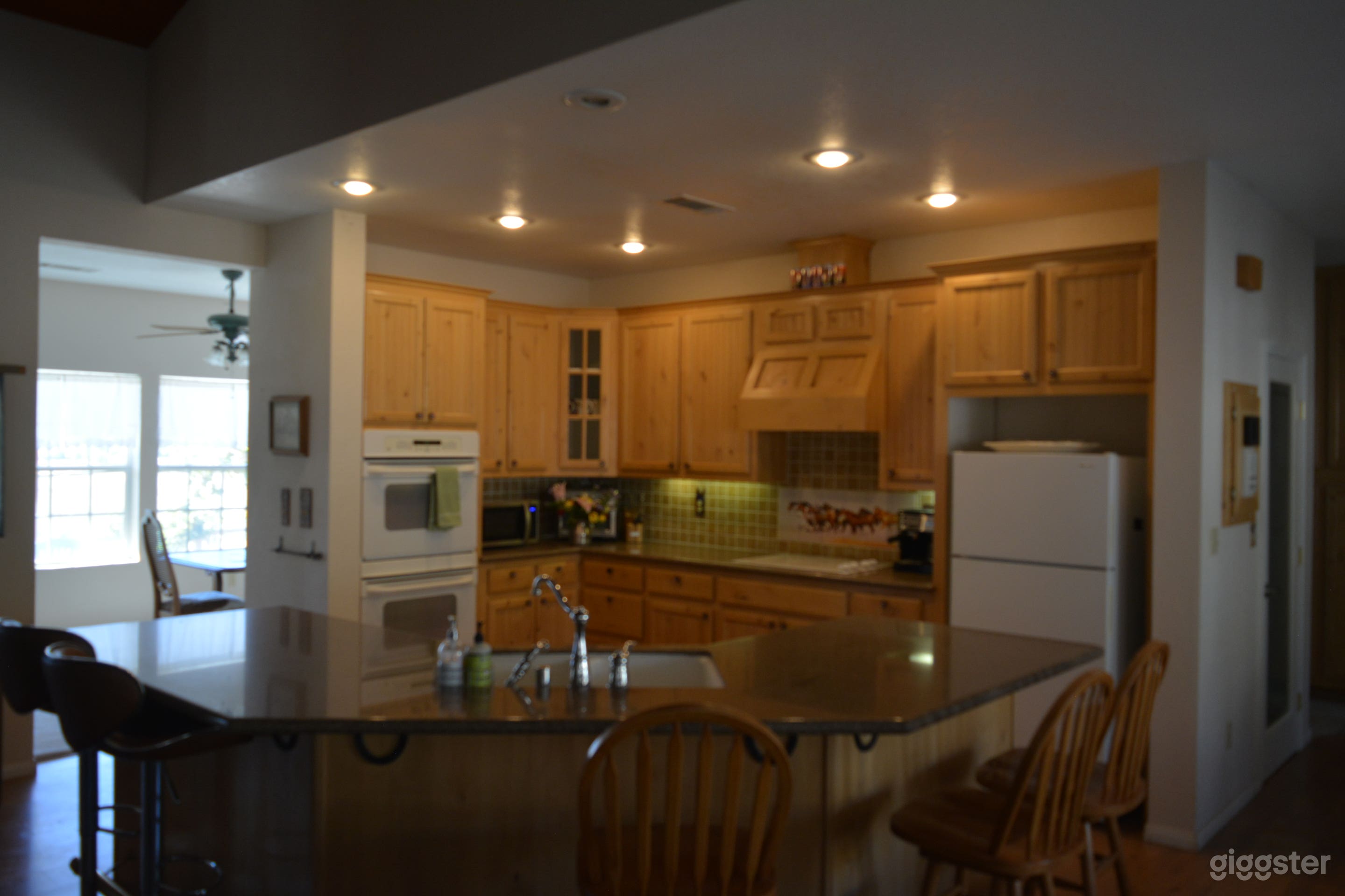 Rustic Elegance Meets Cinematic Charm: Paint Wagon Photo 4