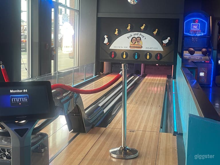  160 seat restaurant bar with duck bowling lanes & food! 