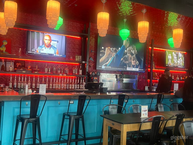  160 seat restaurant bar with duck bowling lanes & food! 