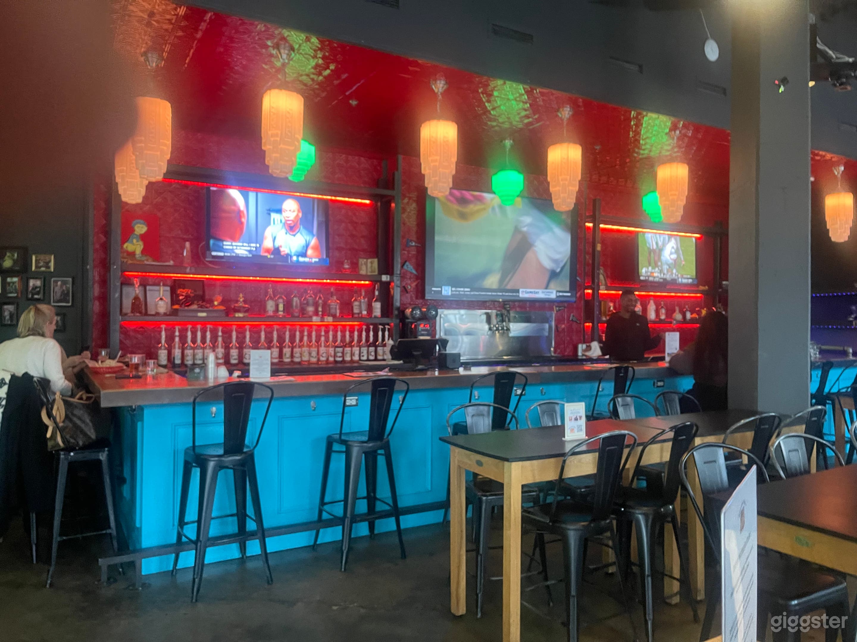 160 seat restaurant bar with duck bowling lanes & food! Photo 1