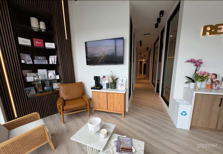  Elegant Hospital Lobby 