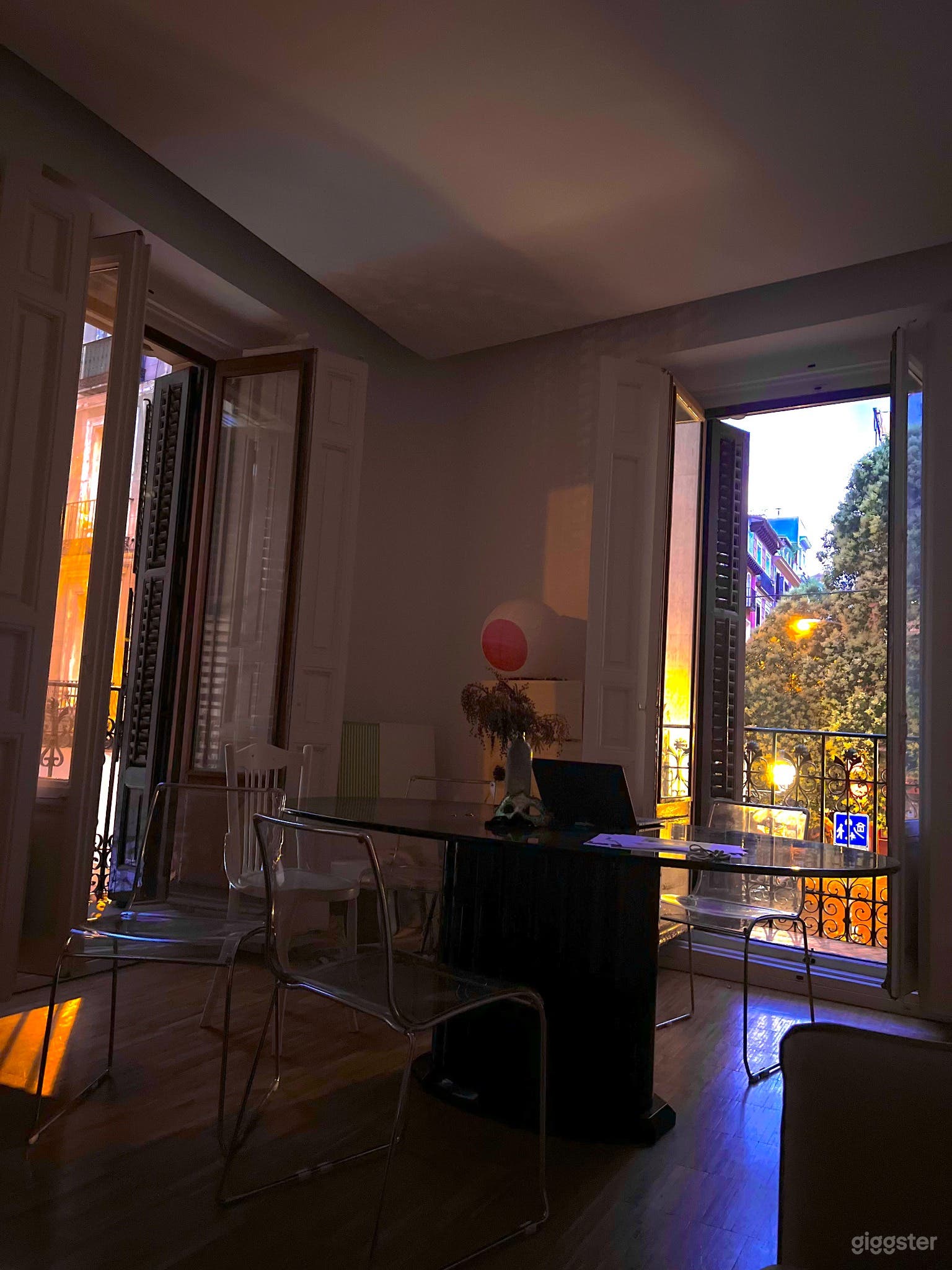 Luminoso apartamento en Madrid con seis balcones exteriores Foto 4