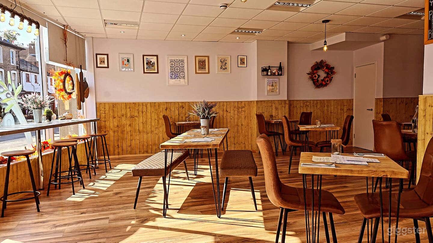 Modern Coffee Shop With Warm Vibe Photo 4