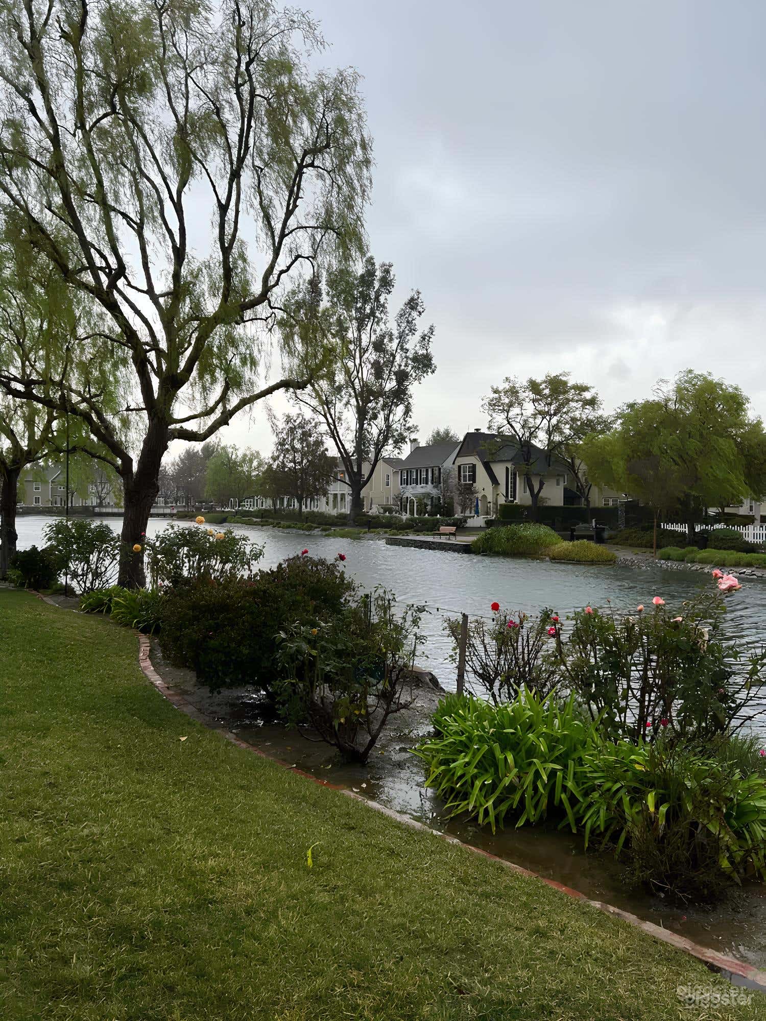 Lakeside Backyard Haven with Spa &amp; Serene Garden Views Photo 2