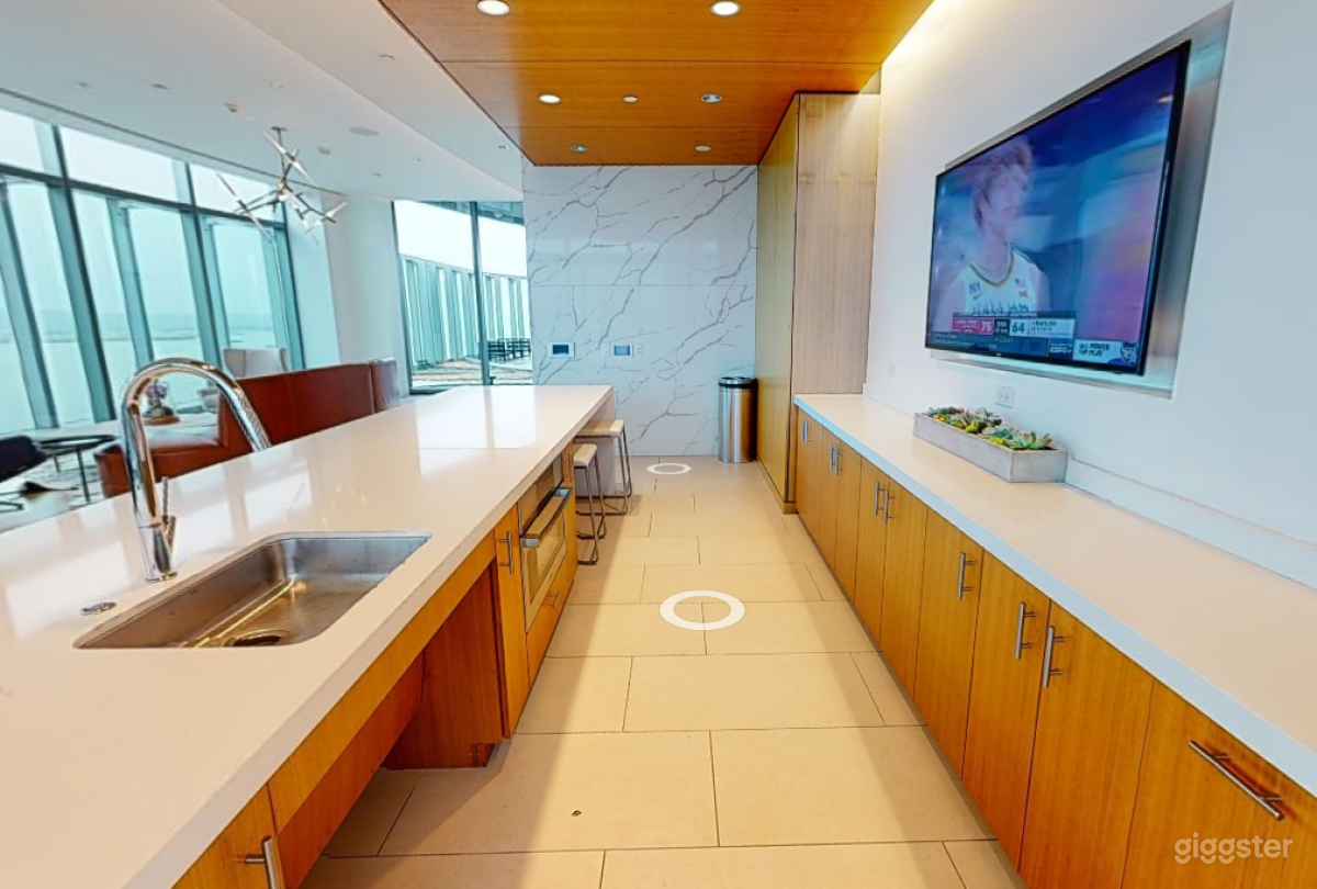 42nd Floor Sky Lounge &amp; Deck in East Cut Photo 4