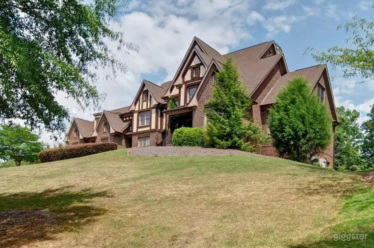 Elegant Tudor Estate Photo 3