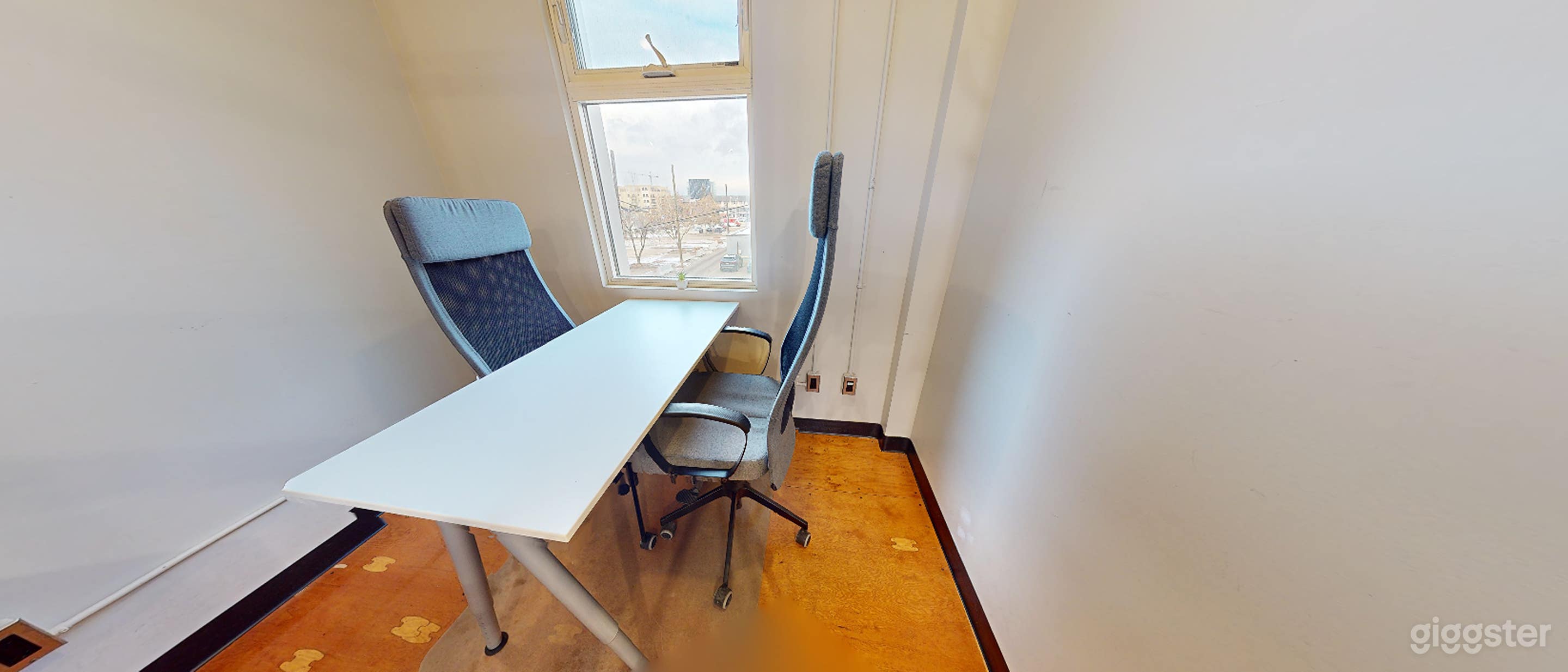 Private And Professional Office Space Photo 4