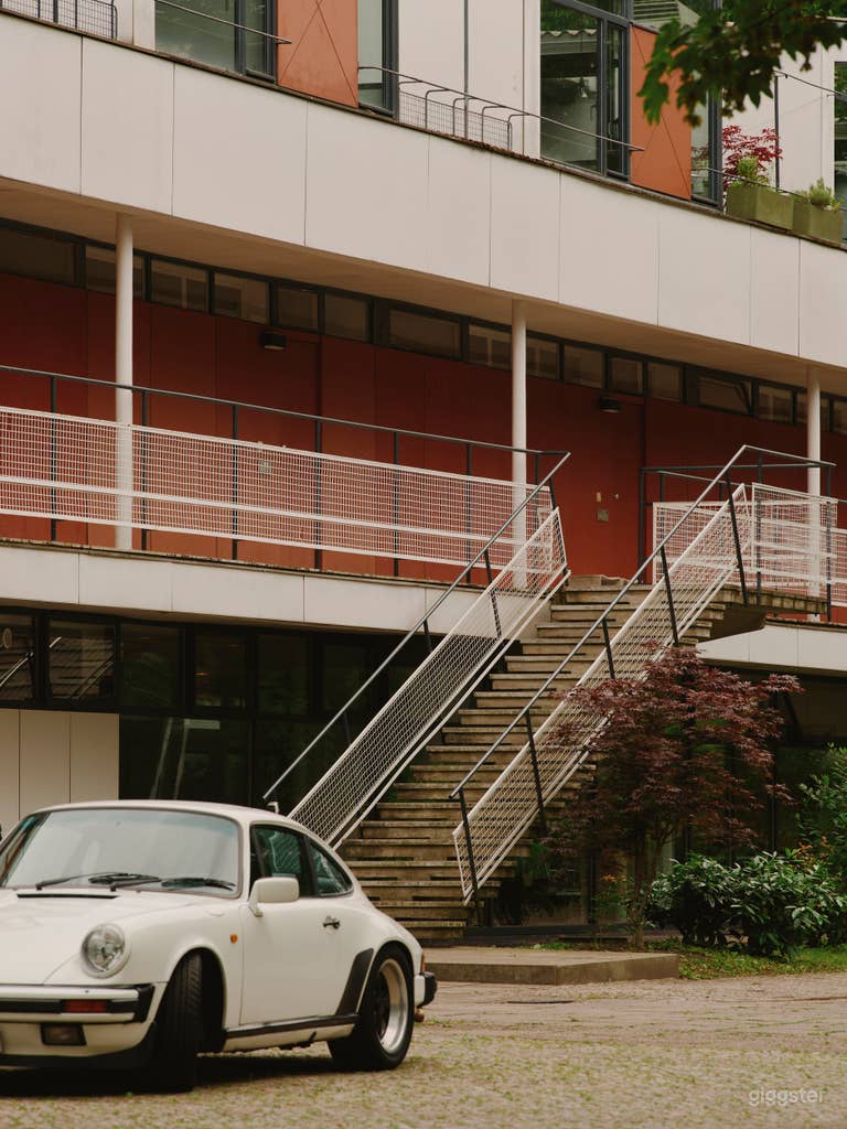  Großzügiger Parkplatz 