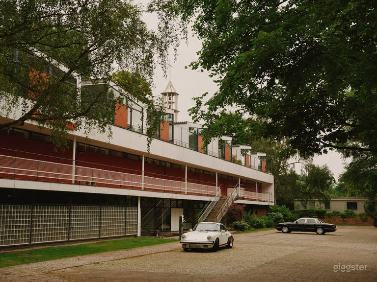  Großzügiger Parkplatz 