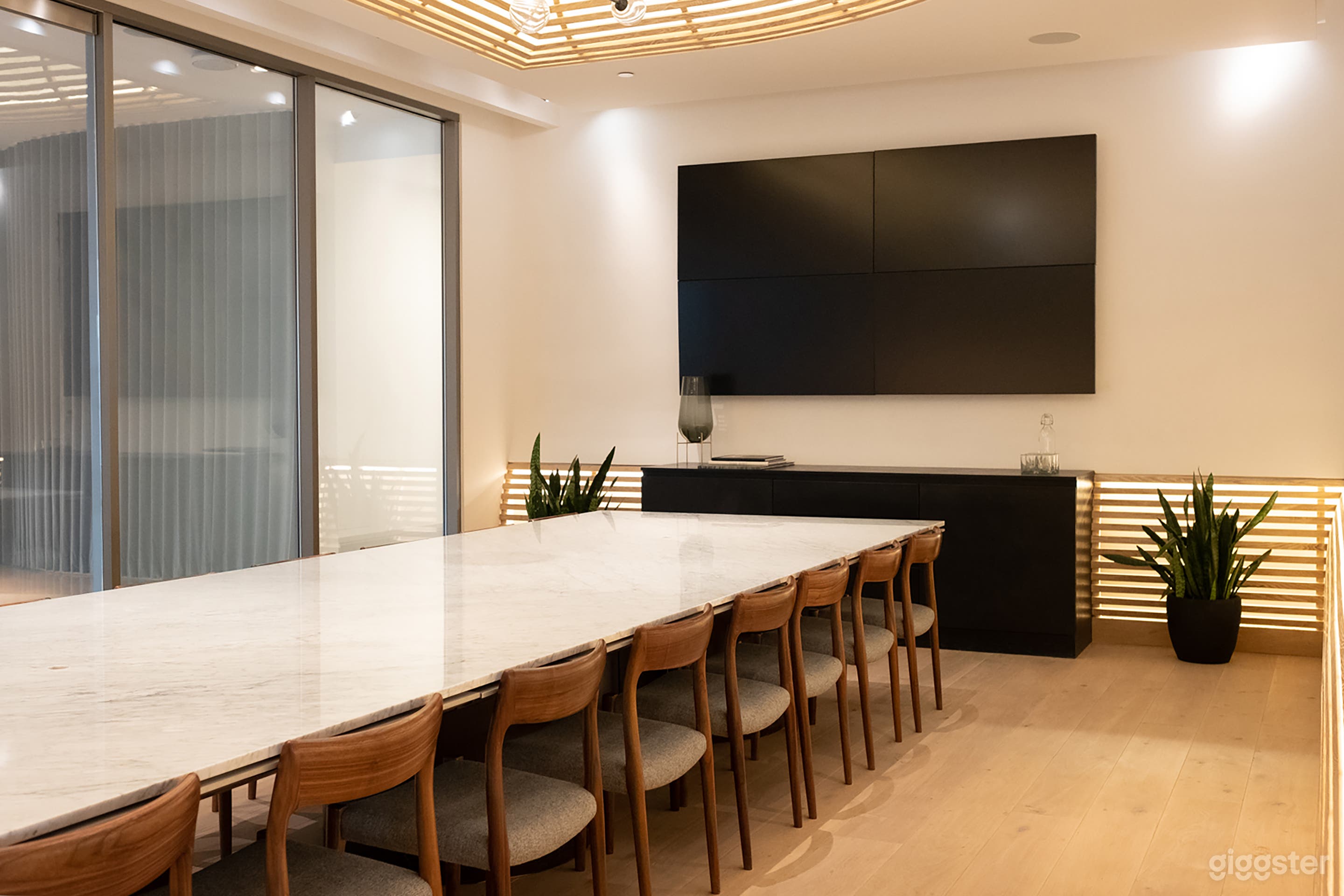 Luxury Conference Room in Beverly Hills Photo 1