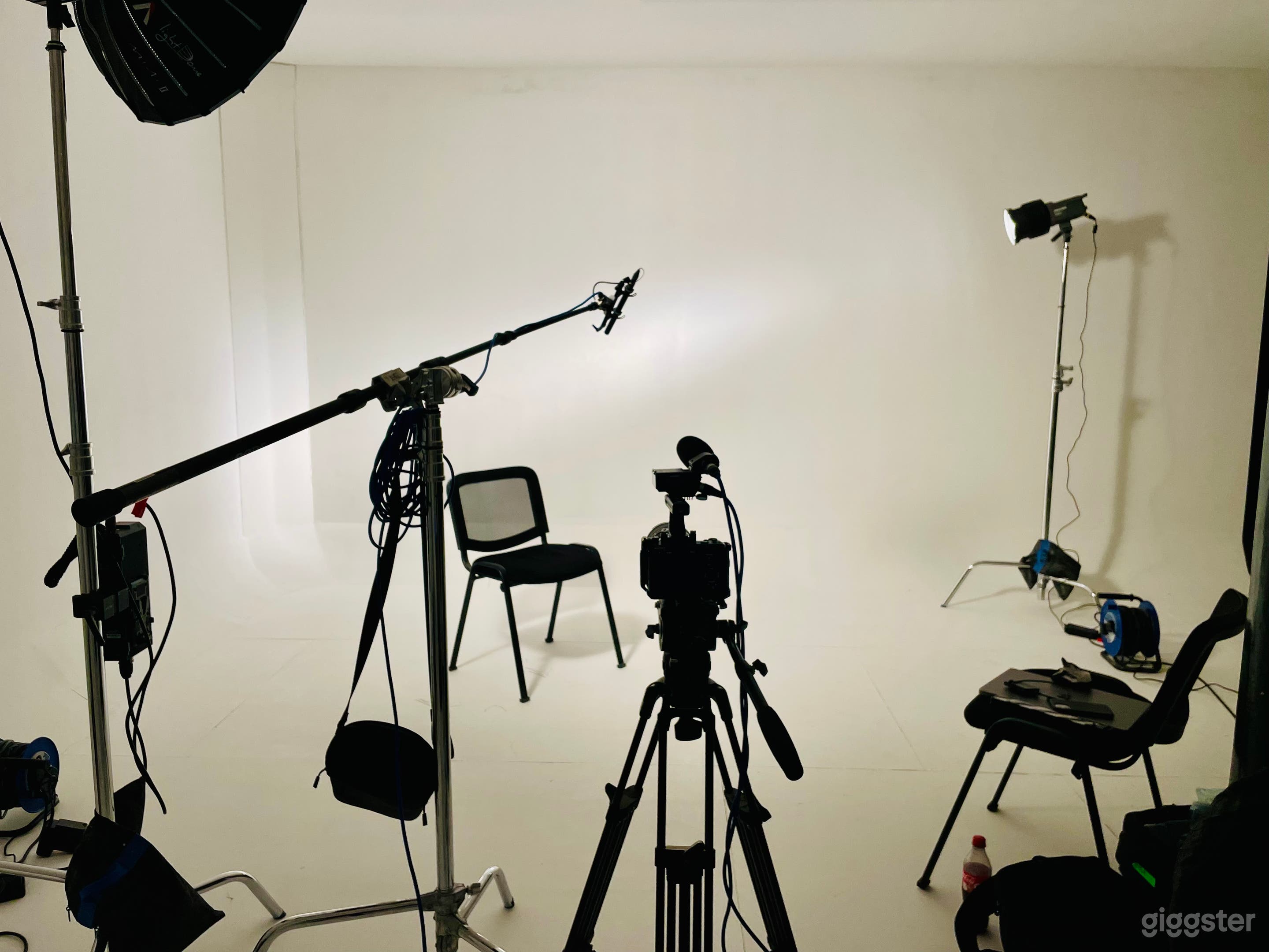 Basement Studio Photo 4