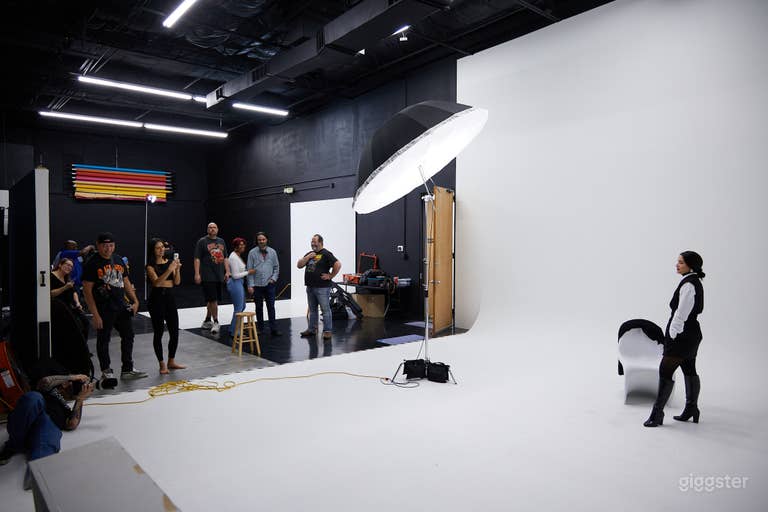  Commercial Studio with Lighting Equipment - AVS1 
